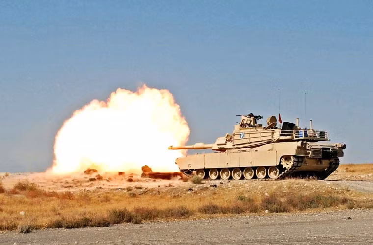 M1A2SEP được trang bị hệ thống điều khiển hỏa lực tiên tiến dựa trên một máy tính kỹ thuật số. Pháo thủ và chỉ huy được trang bị hệ thống quan sát ảnh nhiệt thế hệ 2 cho phép quan sát mục tiêu một cách độc lập. Hệ thống quan sát mới dựa trên công nghệ FLIR cho phép cải thiện khả năng quan sát khóa mục tiêu vào ban đêm.