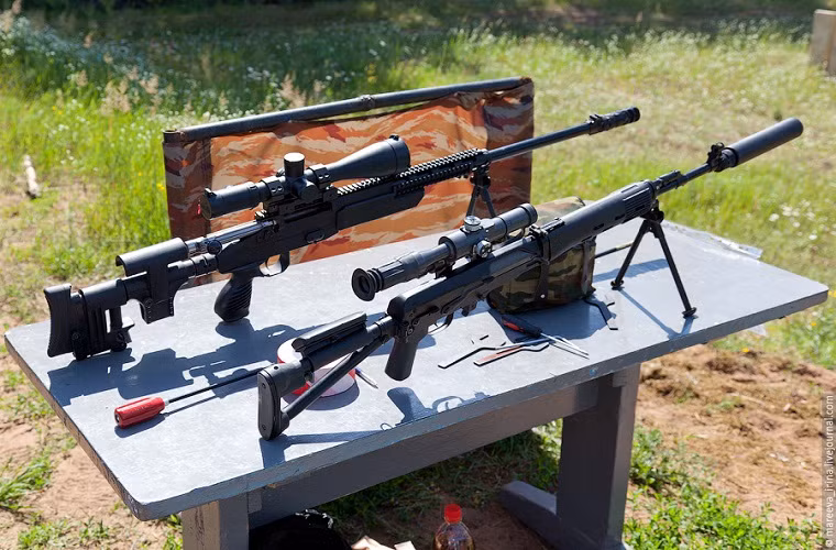 SV-338 sử dụng cỡ đạn 0,338 LAPUA Magnum (8,6x70mm) với hộp tiếp đạn gồm 5 viên. Nó thể dễ dàng hạ gục một mục tiêu được bảo vệ bằng áo giáp chống đạn ở khoảng cách 1km. Trong tương lai, SV-338 sẽ là mẫu súng trường bắn tỉa tiêu chuẩn dành cho các đơn vị tác chiến đặc biệt của Nga.