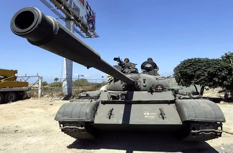  Xe tăng chiến đấu chủ lực T-54/55: là mẫu xe tăng được sản xuất nhiều nhất trên thế giới hiện nay với hơn 100.000 chiếc từng được sản xuất với nhiều tên gọi và ở nhiều quốc gia khác nhau. T-54/55 sản phẩm thành công nhất của nền công nghiệp quốc phòng Liên Xô, và nó có mặt hầu hết trong mọi cuộc chiến trên thế giới sau Chiến tranh Thế giới thứ 2.