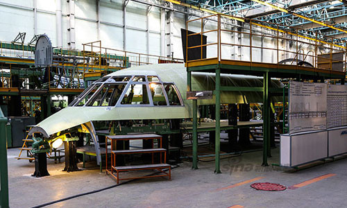 Theo đó, nó sử dụng 4 động cơ phản lực turbo PS-90A-76, mỗi động cơ có sức kéo là 14,5 tấn. Loại động cơ cải tiến này cho phép giảm thiểu 12% nhiên liệu và giảm tới 18% chi phí vận hành.