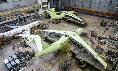 Gần đây phương tiện truyền thông Nga đã công bố ảnh xưởng sản xuất máy bay vận tải hạng nặng Il-476 tại nhà máy Aviastar-SP ở Ulyanovsk. Trong ảnh, có thể thấy 2 chiếc Il-476 đang được lắp ráp.