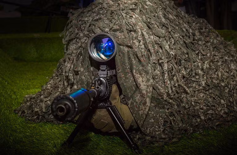 Súng bắn tỉa OTS-03 - đây là một biến thể của súng bắn tỉa Dragunov SVU. Súng hoạt động theo nguyên tắc trích khí với bệ khóa nòng gắn khóa nòng xoay. OTS-03 sử dụng cỡ đạn 7,62x54mm, tầm bắn hiệu quả 1.200 mét với sự hỗ trợ của kính ngắm quang học.