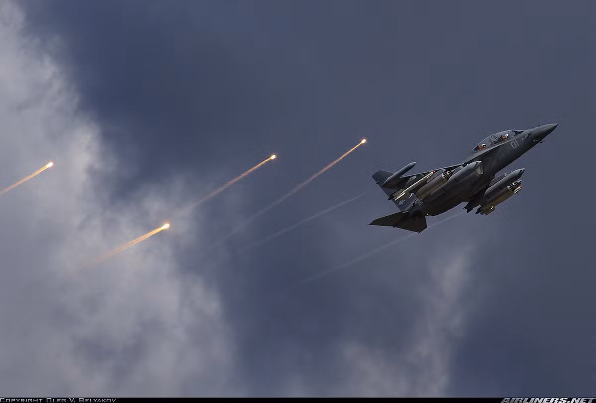 Khả năng của Yak-130 khiến nhiều chuyên gia quân sự hàng không nể phục.