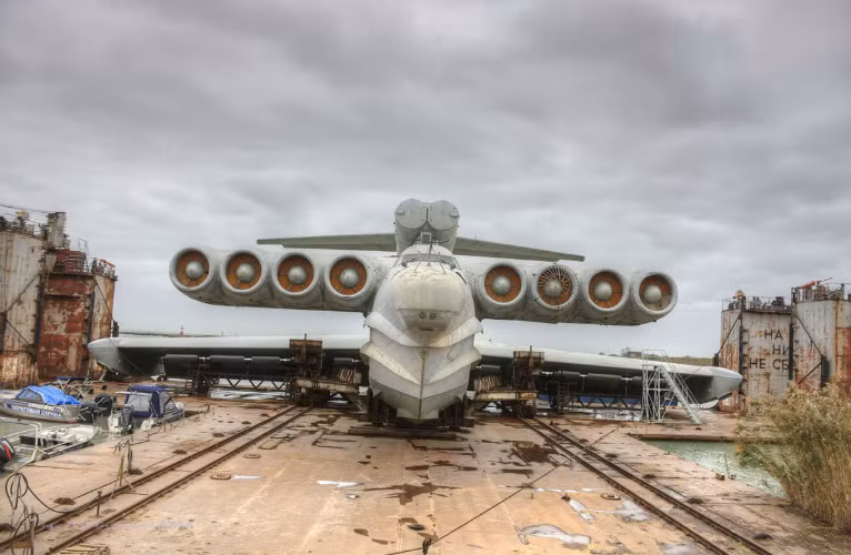 Ekranoplan Project 903 được đặt tên là Lun (S-31), NATO gọi là Duck có một thiết kế thủy, khí động thừa hưởng từ lớp đàn anh KM hay còn được phương Tây biết đến với cái tên quái vật Caspian. Đây là một trong những dạng thể nhân tạo kỳ dị nhất từng có mặt trên biển.