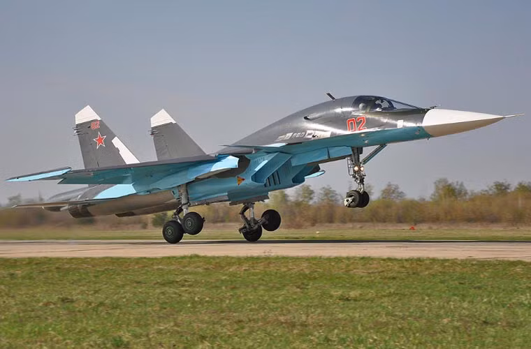 Su-34 được ví von là "xe tăng bay" bởi khả năng mang tải trọng vũ khí khủng của nó.