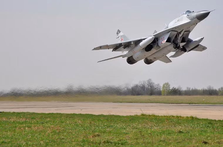 Các máy bay MiG-29 tham gia duyệt binh năm nay là biến thể MiG-29SMT - "nòng cốt" tiêm kích đánh chặn chủ lực trong tương lai của Không quân Nga.