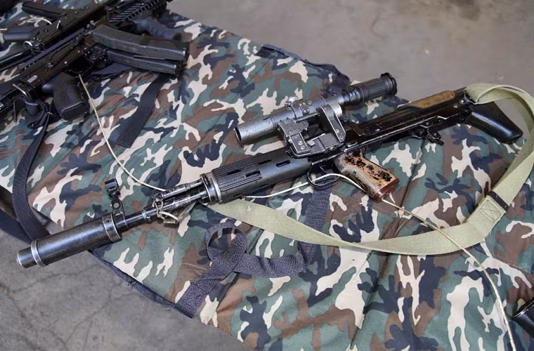 Súng bắn tỉa SVU cỡ đạn 7,62x54mm, đây là biến thể được thiết kế chuyên dùng cho lực lượng đặc nhiệm.