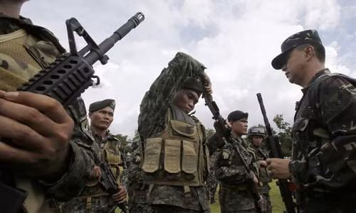 Trước đó, chỉ có lực lượng tinh nhuệ đặc biệt và lực lượng cảnh sát đặc nhiệm phản ứng nhanh Philippines mới được sử dụng súng trường M4.