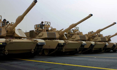 Điểm nhấn thứ 3 trên M1 là sử dụng động cơ tua bin khí AGT-1500 của Lycoming, có thể sử dụng nhiều loại nhiên liệu, công suất tối đa đạt 1500 mã lực. Động cơ này không chỉ cho xe đạt tốc độ cực cao 72km/giờ, mà giúp tăng tốc nhanh và cơ động.