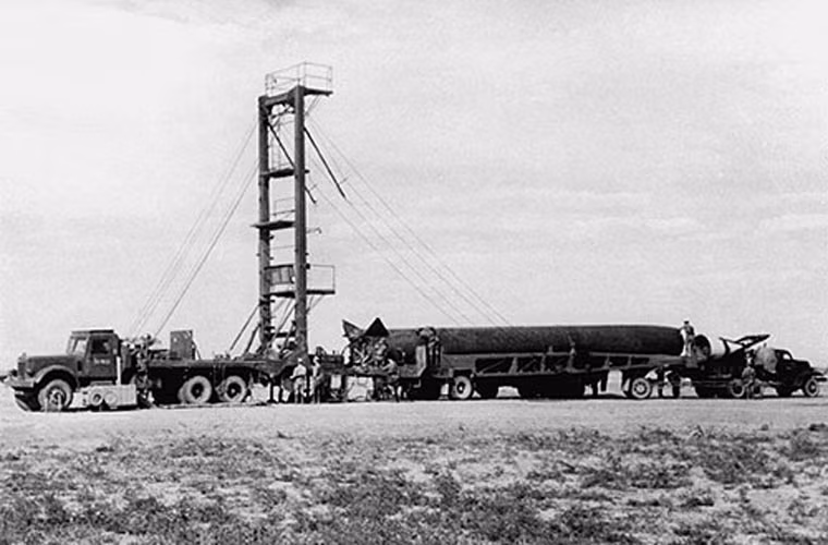 Sản phẩm đầu tay của nhà máy này là tên lửa đạn đạo tầm trung có khả năng mang đầu đạn hạt nhân đầu tiên của Liên Xô R-5M với tầm bắn khoảng 1.200km.