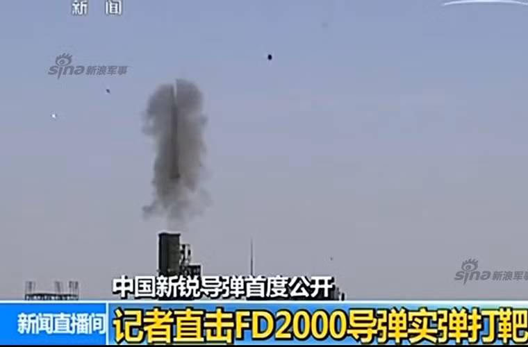 Trong ảnh là đạn tên lửa rời bệ phóng theo kiểu phóng lạnh.