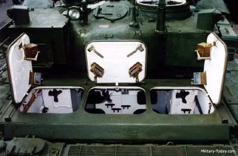 Khoang chở binh lính được bố trí phía sau tháp pháo, khoang này có thể chở theo 5 người.