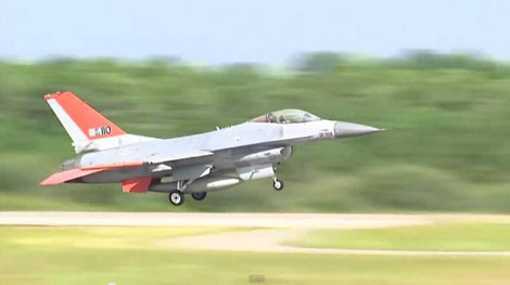 Tiêm kích không người lái QF-16 cất cánh thử nghiệm.