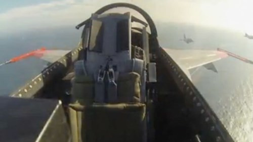 Buồng lái của một chiếc QF-16 trong một lần bay thử nghiệm.