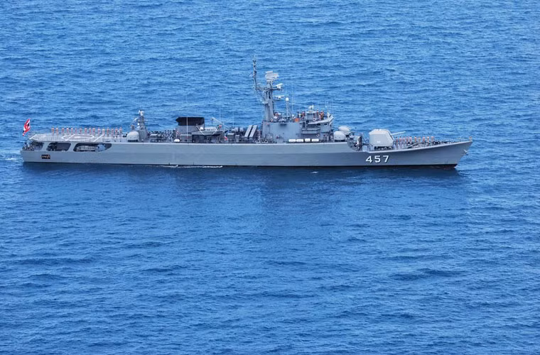 Tàu hộ vệ tên lửa HTMS Kraburi (457) thuộc lớp Type 053HT do Trung Quốc đóng cho Thái Lan từ năm 1992.