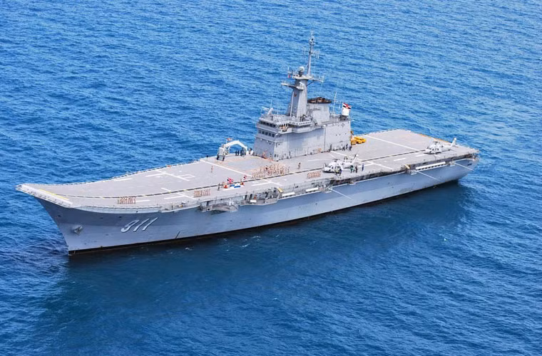 HTMS Chakri Naruebet là tàu sân bay độc nhất ở khu vực Đông Nam Á, thuộc sở hữu của Hải quân Thái Lan. Tuy vậy, do tình hình kinh tế khó khăn khiến chiếc tàu này ít khi hoạt động. Dẫu vậy, lần xuất hiện trong cuộc tập trận này chứng tỏ rằng Thái Lan bắt đầu đưa tàu sân bay này tái xuất.