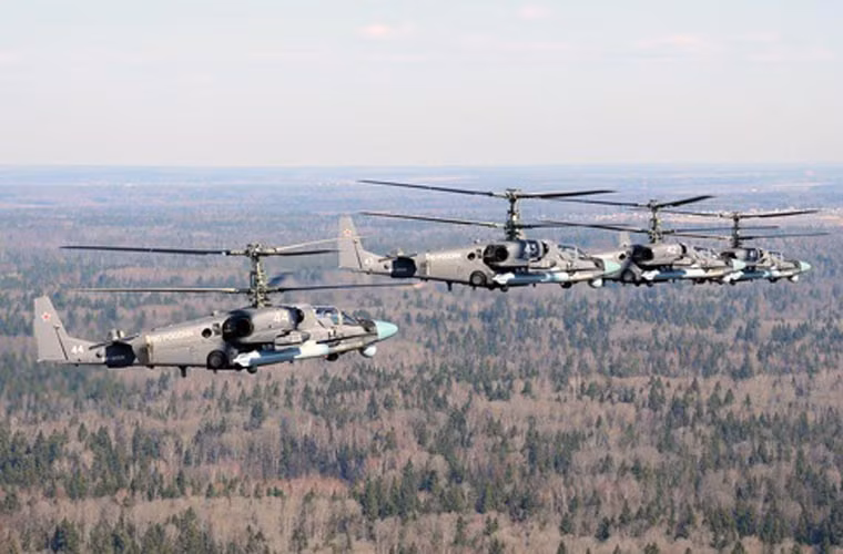 Biên đội trực thăng tấn công Ka-52, trong lễ duyệt binh sắp tới Ka-52 sẽ bay theo đội hình biên đội 4 chiếc.