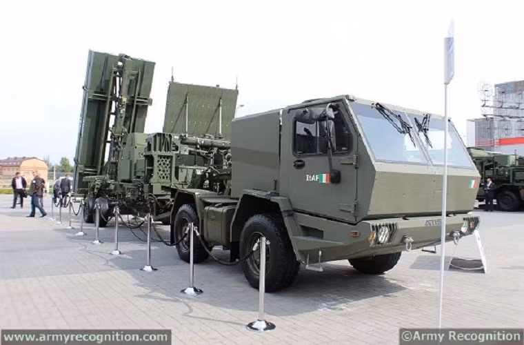 Tổ hợp tên lửa phòng không tầm trung MEADS, được phát triển bởi một công ty quốc phòng liên doanh giữa Mỹ, Đức, Italy. Được biết, MEADS là một trong ứng cử viên sáng giá để thay thế cho tổ hợp tên lửa đánh chặn Patroit đã lỗi thời của Mỹ.