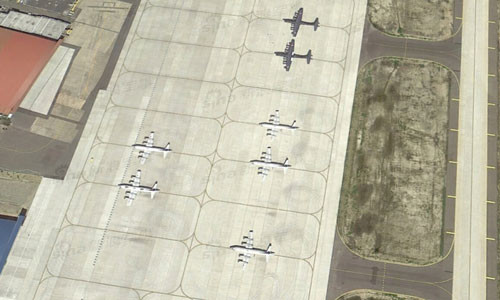 Trong căn cứ Iwakuni còn có cả máy bay chống ngầm P-3C và thủy phi cơ US-1A/2 của lực lượng phòng vệ trên biển Nhật Bản.