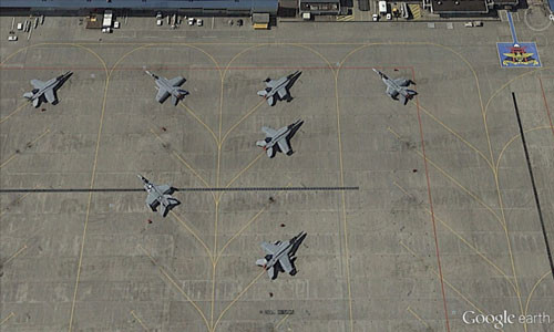 Ảnh máy bay chiến đấu F/A-18E/F Super Hornet trên Google Earth này được chụp tại căn cứ Atsugi của quân đội Mỹ tại Nhật Bản.