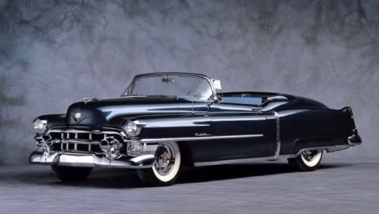 Chiếc Cadillac Eldorado với động cơ V-8 5,4 lít là một sản phẩm của hãng GM sau Chiến tranh thế giới thứ hai.