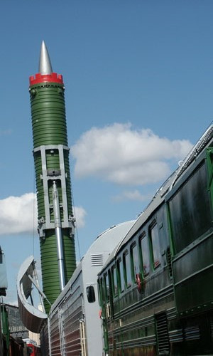 Mỗi tàu tên lửa chở được 3 quả tên lửa đạn đạo liên lục địa RT-23 UTTKh nặng tới 104,5 tấn, tổng chiều dài 23,3m, đường kính thân 2,4m, tải trọng 4,05 tấn, tầm bắn 10.500km.