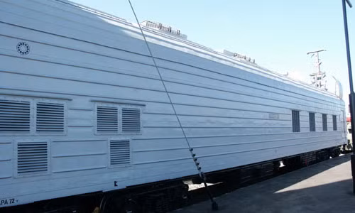 Trên đoàn tàu hỏa được tích hợp hệ thống điều khiển bắn.