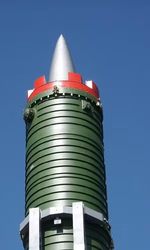 Mỗi quả tên lửa mang tới 10 đầu đạn hạt nhân dẫn hướng độc lập (MIRV).