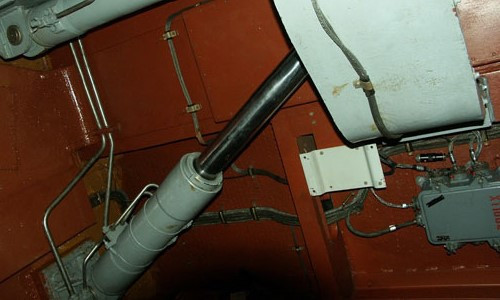 Hệ thống thủy lực sẽ dựng đứng ống phóng tên lửa trước khi khai hỏa.