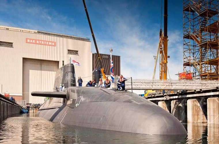 Chương trình phát triển tàu ngầm tấn công hạt nhân lớp Astute gặp khá nhiều khó khăn và chậm trễ dẫn đến gia tăng chi phí trong việc phát triển các hệ thống mới cho tàu ngầm này.