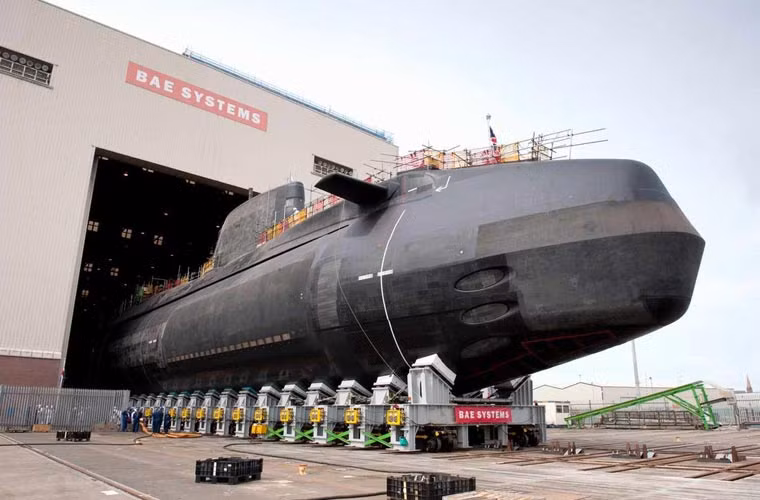 Tàu ngầm tấn công hạt nhân lớp Astute được xem là một đại diện mới cho sức mạnh tấn công phi hạt nhân trên biển của Hải quân Hoàng gia Anh trong tương lai.