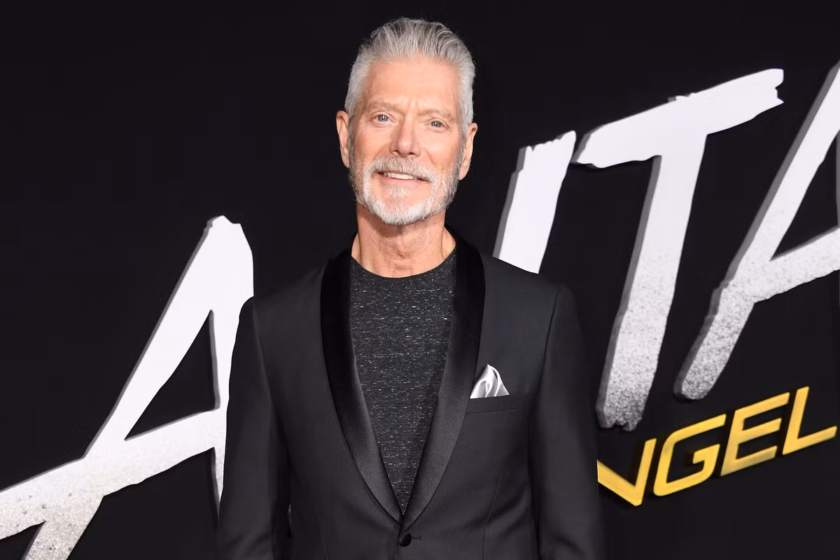 Stephen Lang là nam diễn viên gạo cội người Mỹ sinh năm 1952.Xuyên suốt sự nghiệp, tài tử đã tham gia trên 50 dự án điện ảnh lớn nhỏ. Ông đặc biệt được yêu thích qua các vai diễn hành động máu lạnh, tiêu biểu trong các bộ phim như Don’t Breathe hay Tombstone. Trong Avatar, Stephen Lang thủ vai Đại tá Miles Quaritch - phản diện chính. Dù đã chết trong trận chiến cuối của phần một, nhân vật này được hồi sinh ở phần hai và tiếp tục trở thành mối nguy hại cho gia đình Jake Sully. Stephen Lang được trả 2 triệu USD cho vai diễn này. Ảnh: Frazer Harrison / 20th Century Studios.