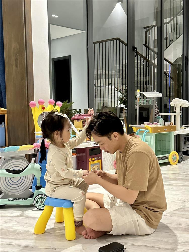 Khoanh khac dang yeu cua Cuong Do La khi chieu con het nac-Hinh-7