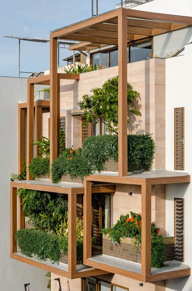 Kiến trúc sư làm mặt tiền theo dạng hình khối xếp chồng lên nhau một cách ngẫu nhiên.