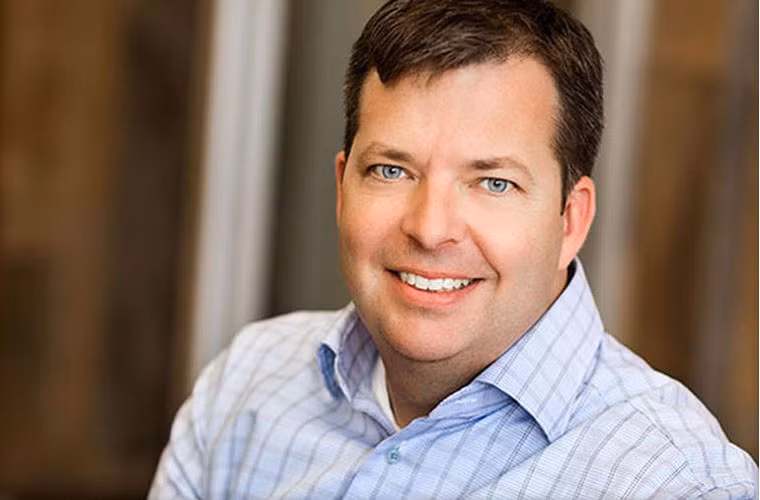 Mozilla chỉ định giám đốc điều hành nội bộ mới. Sau khi cách chức một giám đốc điều hành vì cưới người đồng tính, Mozilla đã chỉ định một vị giám đốc mới và tiến hành thay đổi lại ban giám đốc của mình. Theo đó, giám đốc Marketng Chris Beard sẽ trở thành CEO mới của Mozilla.