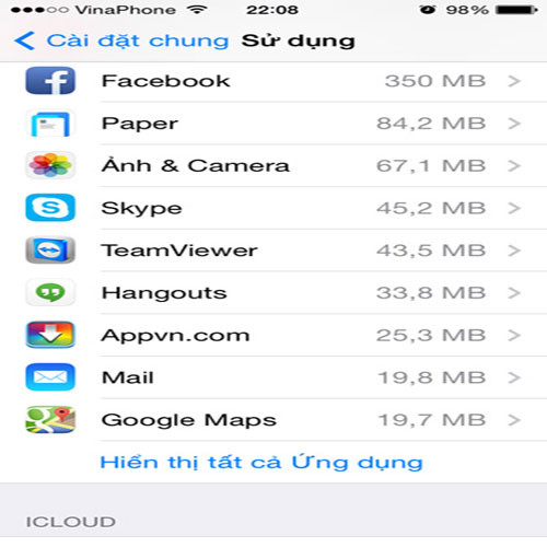 Một mẹo tiết kiệm dung lượng bộ nhớ bạn nên biết là xóa ứng dụng rồi cài lại ứng dụng trong App store. Do Facebook chẳng hạn chỉ có dung lượng cài đặt là 105MB, song chỉ sau một thời gian sử dụng, ứng dụng này sẽ chiếm tới vài trăm MB bộ nhớ vì đã lưu các nội dung tạm lên thiết bị của bạn. Bằng cách áp dụng mẹo này, bạn sẽ giải phóng được phần bộ nhớ bị Facebook chiếm giữ bằng các dữ liệu sử dụng. Bạn cũng có thể áp dụng mẹo này cho các ứng dụng của bên thứ 3 khác.