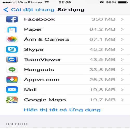 Một mẹo tiết kiệm dung lượng bộ nhớ bạn nên biết là xóa ứng dụng rồi cài lại ứng dụng trong App store. Do Facebook chẳng hạn chỉ có dung lượng cài đặt là 105MB, song chỉ sau một thời gian sử dụng, ứng dụng này sẽ chiếm tới vài trăm MB bộ nhớ vì đã lưu các nội dung tạm lên thiết bị của bạn. Bằng cách áp dụng mẹo này, bạn sẽ giải phóng được phần bộ nhớ bị Facebook chiếm giữ bằng các dữ liệu sử dụng. Bạn cũng có thể áp dụng mẹo này cho các ứng dụng của bên thứ 3 khác.