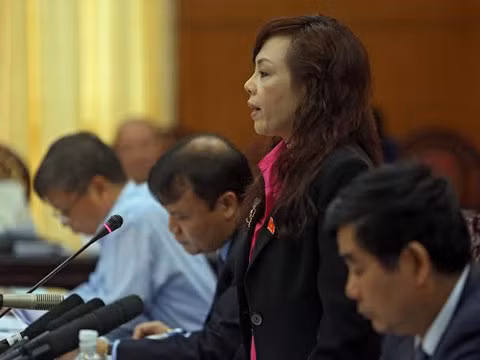 Bộ trưởng Nguyễn Thị Kim Tiến trả lời chất vấn Ủy ban Thường vụ Quốc hội.