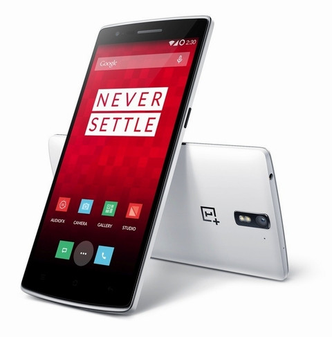 OnePlus One được trang bị bộ xử lý lõi tứ Qualcomm Snapdragon 801 ( 8974AC ) mới nhất với tốc độ 2,5GHz, bộ nhớ RAM 3GB. Với cấu hình này, OnePlus One có thể xếp ngang hàng với những siêu phẩm mới nhất vừa trình làng như HTC one M8 hay Samsung Galaxy S5.