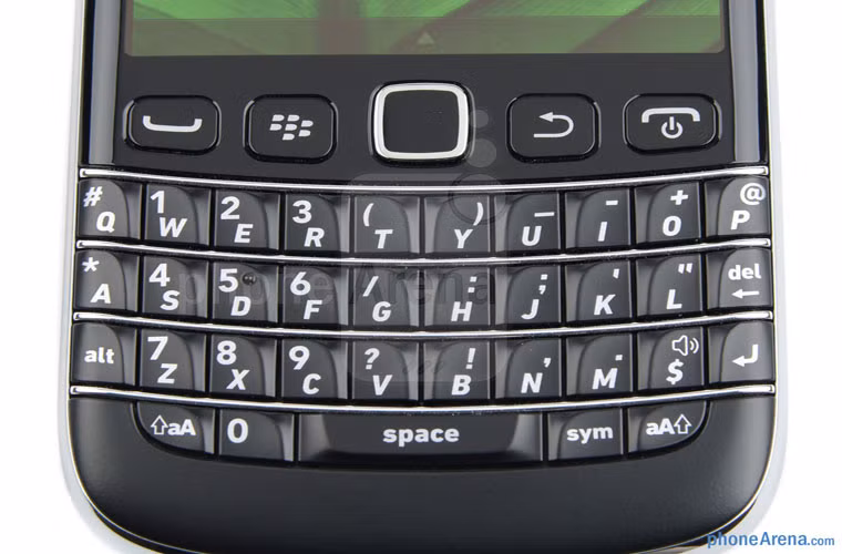 BlackBerry yêu cầu tòa án cấm Typo bán đồ từ 18/4. BlackBerry đã dành thắng lợi trong vụ kiện Typo vì đã nhái bàn phím Qwerty. Tuy nhiên, Typo vẫn tiếp tục bán những sản phẩm của mình thông qua các nhà bán lẻ và phân phối, với lý do họ chỉ bán những sản phẩm này thông qua các trang web. Điều này khiến BlackBerry rất khó chịu và yêu cầu một lệnh cấm bán ngay lập tức.