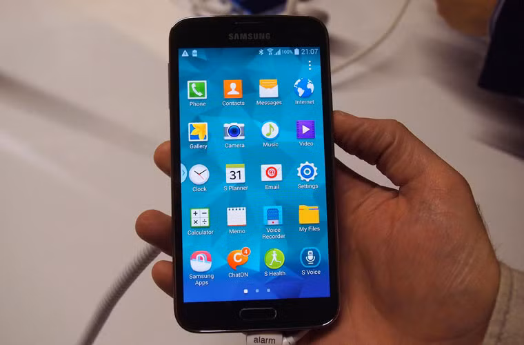  Galaxy S5 tại Mỹ có 2 tính năng chống trộm. Samsung đã thêm 2 tính năng chống trộm cho chiếc điện thoại mới Samsung Galaxy S5. Đó là Find My Mobile và Reactivition Lock. Cả 2 tính năng sẽ hoạt động khi người dùng kích hợp và tính năng này chỉ được trang bị cho Verizon và US Cellular.