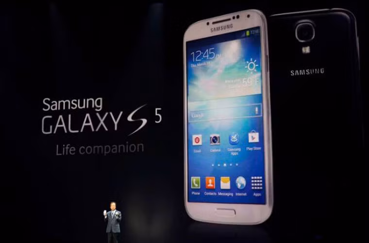 Samsung Galaxy S5: điện thoại đầu tiên hỗ trợ thanh toán vân tay của PayPal. Theo một bài báo của tờ Technology Review thuộc trường đại học Massachussetts, Mỹ, để có thể sử dụng được dịch vụ này, bạn cần đăng ký nhận diện của thiết bị cùng con chip mật mã và kết nối vân tay với tài khoản PayPal.