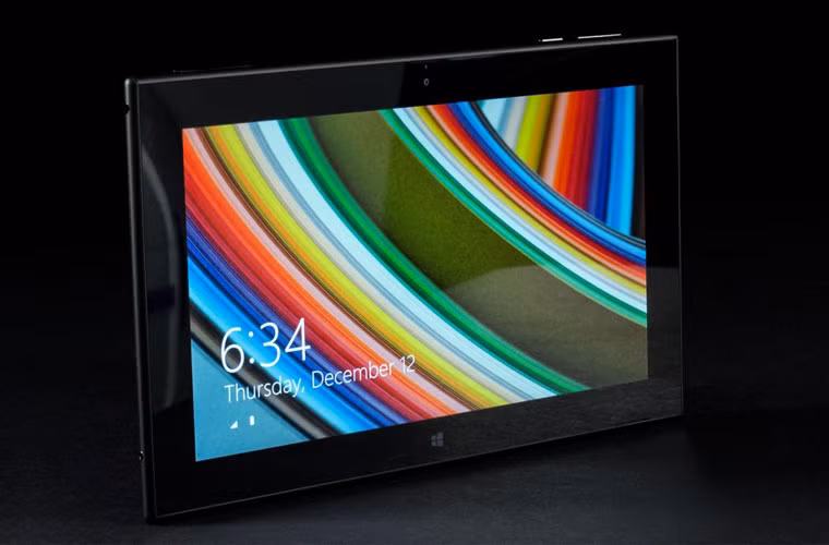 Nokia dừng bán Lumia 2520. Nokia mới ra quyết định dừng bán máy tính bảng Lumia 2520 tại một số quốc gia như Anh, Úc, Phần Lan, Đức, Nga và Thụy Sỹ do trục trặc kỹ thuật ở phần sạc pin. Theo Nokia, ổ cắm sạc có thể bị lỏng và rời ra, gây giật khi chạm vào. Có khoảng hơn 30.000 sạc pin loại này ở Mỹ bị ảnh hưởng.