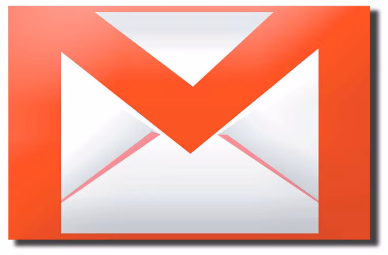 Gmail đang tiến hành thử nghiệm giao diện mới. Một vài bức ảnh rò rỉ trên Geek.com cho thấy dường như Microsoft đang thiết kế lại giao diện Gmail, theo đó giao diện người dùng trông sẽ sáng sủa hơn cùng nhiều thay đổi như biểu tượng danh bạ sẽ không còn là hình vuông, thay vào đó biểu tượng tròn dành cho người, có thêm nhiều tab mới như Travel, Finance và Purchases. Ngoài ra trên đầu màn hình sẽ có tính năng Pin để lưu giữ những tin nhắn hiện tại ở trên đỉnh của mục Inbox. Chức năng ngủ được dùng để đánh dấu những mục đã đọc được một thời gian, trước khi chuyển sang chế độ chưa đọc.