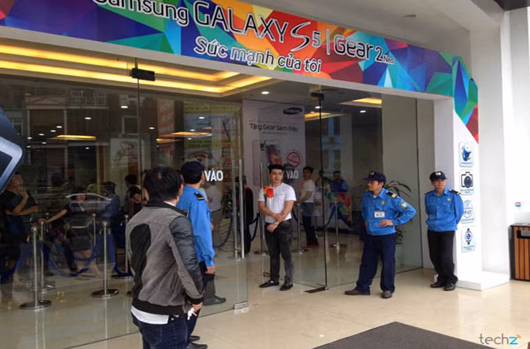 Lực lượng an ninh được tăng cường nhiều hơn.