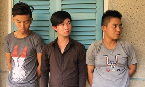 Ba trong 4 đối tượng trộm chó tại cơ quan điều tra.