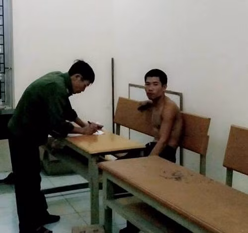 Đối tượng Tứ tại cơ quan điều tra.