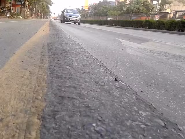 Quốc lộ 5, vết hằn lún xuất hiện ở khắp nơi.