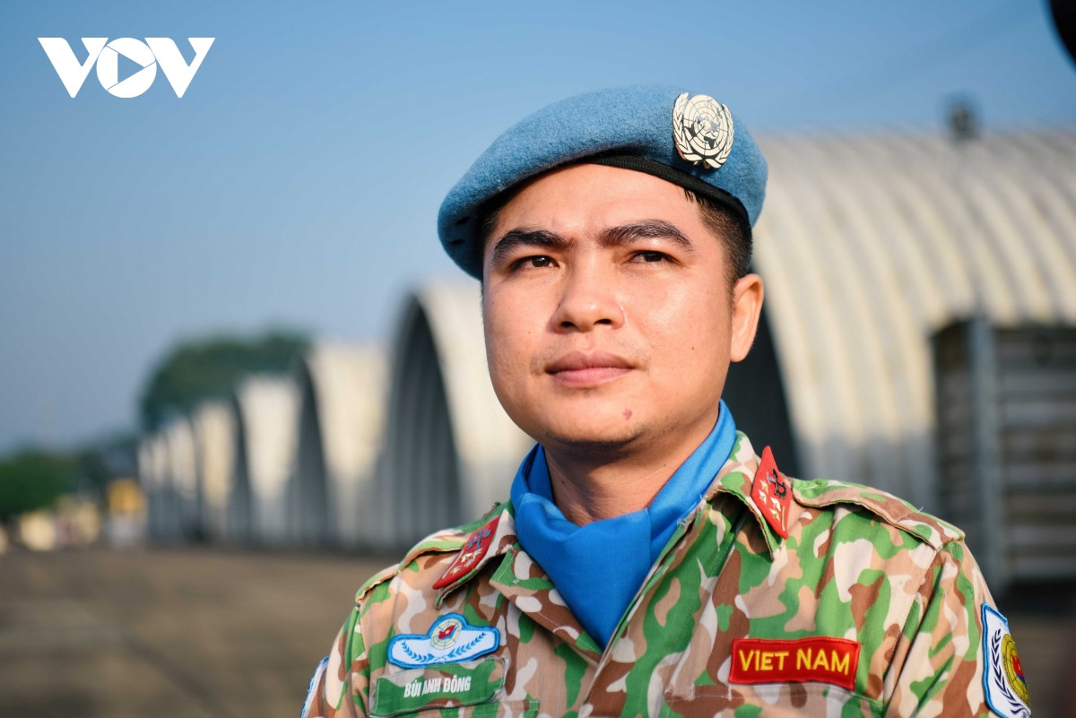 Đại úy Bùi Anh Đông, trợ lý công trình của đội công binh số 3, chuẩn bị lên đường tham gia nhiệm kỳ thứ 2 tới phái bộ UNISPHA chia sẻ: "Đối với vị trí công tác của tôi tại phái bộ, hiện nay chúng tôi đang triển khai một dự án rất lớn, là dự án doanh trại thông minh SmatCamp và tiếp nối đội số 1, tôi sẽ tiếp tục tham gia vào dự án đó, cùng với các kỹ sư của Liên hợp quốc để thực hiện dự án. Đây là dự án sẽ mang lại bộ mặt hoàn toàn mới cho phái bộ UNISFA, đặc biệt là khu vực Abyei".