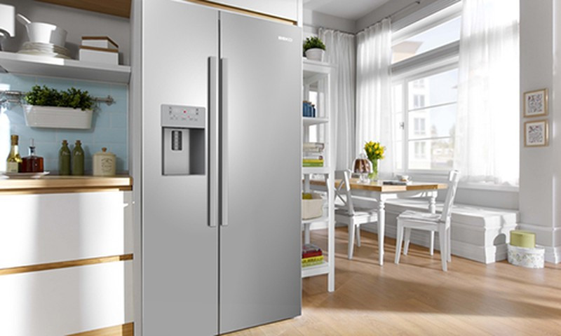 - Nên đặt vị trí tủ lạnh ở bên phải bếp hoặc phía bên trái bếp, điều đó sẽ giúp gia chủ có được cuộc sống thịnh, gia đình luôn vui vẻ và hòa thuận.